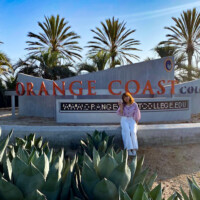 コミカレの前で記念撮影